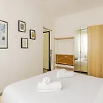 شقة In Centro, Silenzioso Con Balcone *