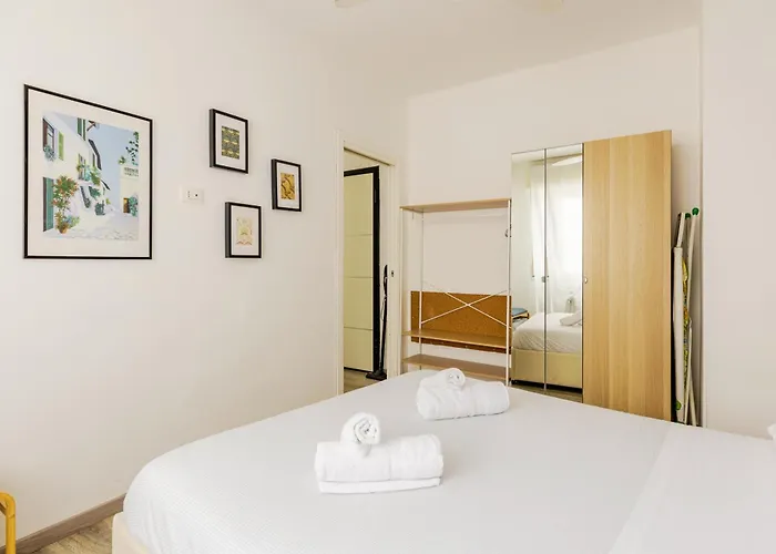 Apartment In Centro, Silenzioso Con Balcone *